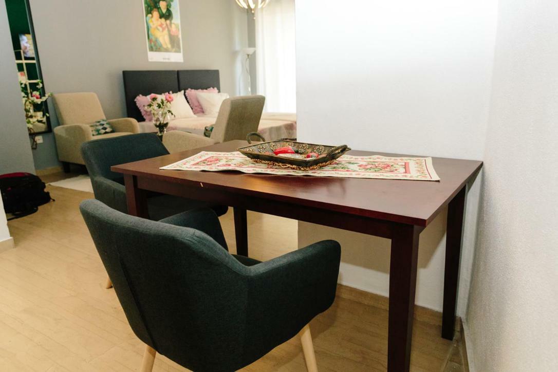 Cosy Downtown Studio - Suite โคโมทินี ภายนอก รูปภาพ
