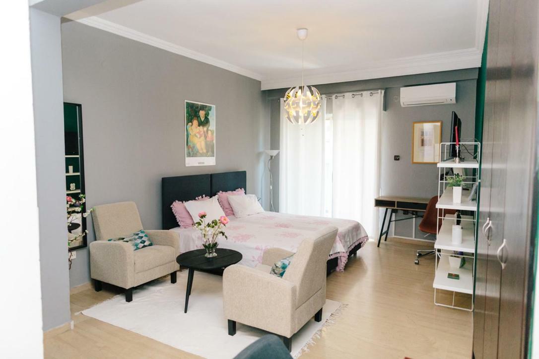 Cosy Downtown Studio - Suite โคโมทินี ภายนอก รูปภาพ